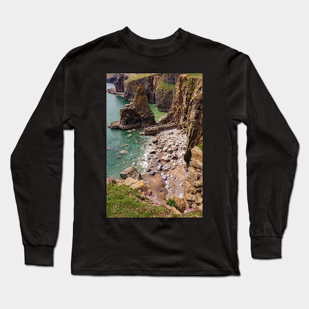 Cliffs between Barafundle Bay and Box Bay, Pembrokeshire Long Sleeve T-Shirt by dasantillo